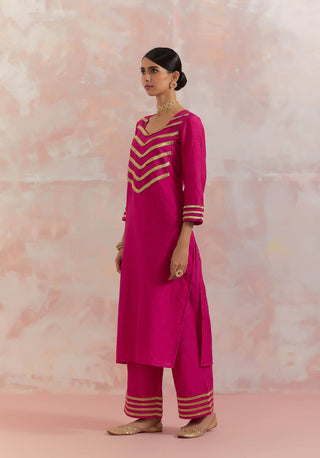 Pink Rooh Kurta With Pant (Set Of 2) Left Side View