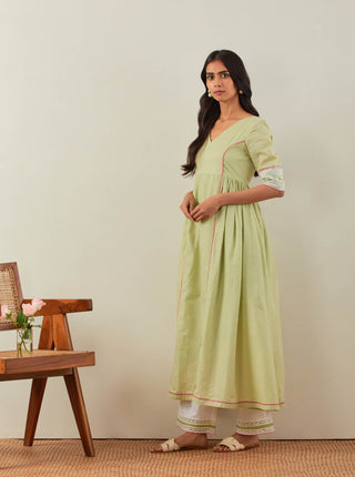 Green Plain Markab Anarkali Kurta With Chikankari Border Right Side View