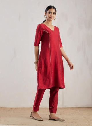 Red Markab Kurta with Pant and dupatta (Set of 3) Right View